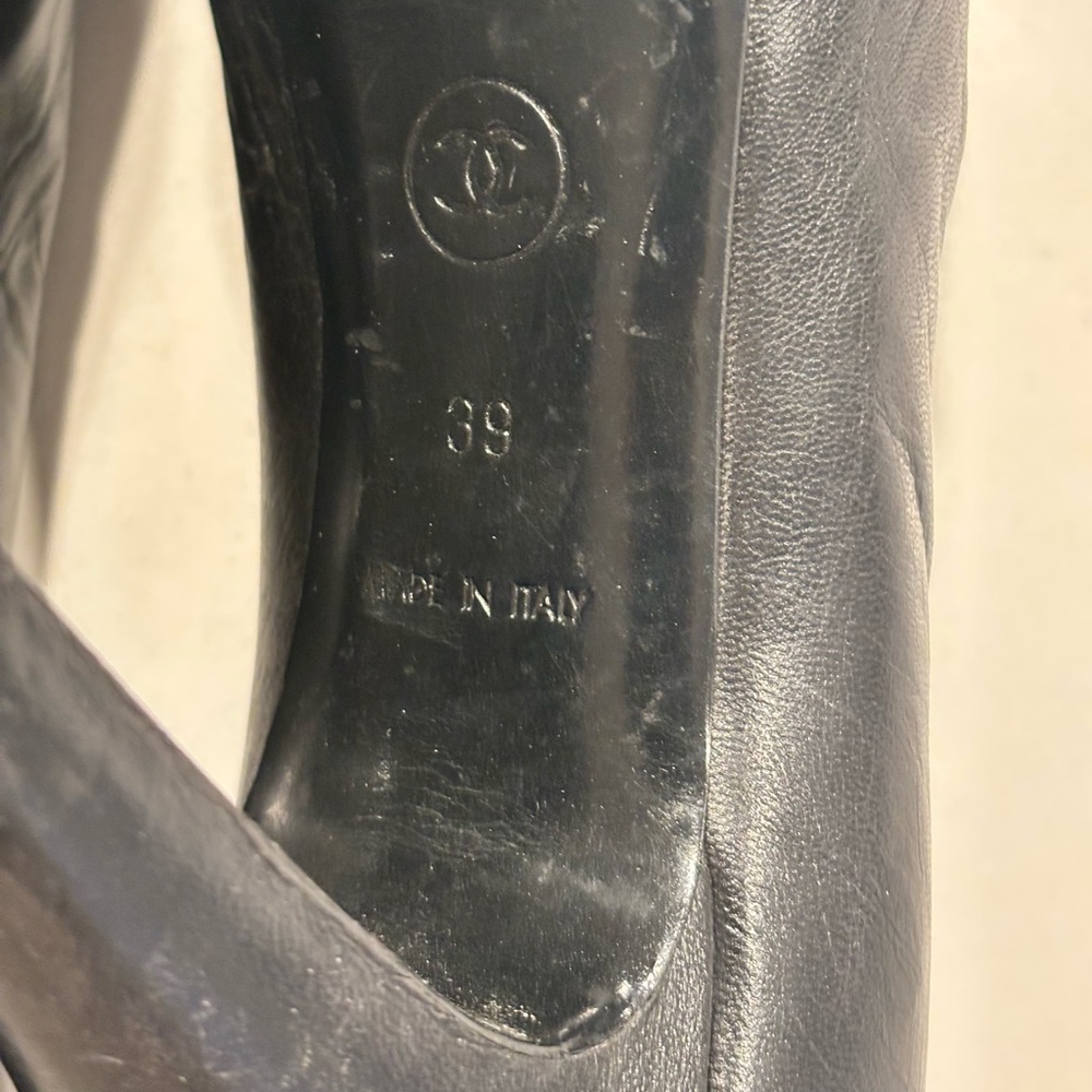 CHANEL G25723 Black Leather Peep-Toe Pumps - Interlocking CC Logo - Size 39 - Picture 10 of 15